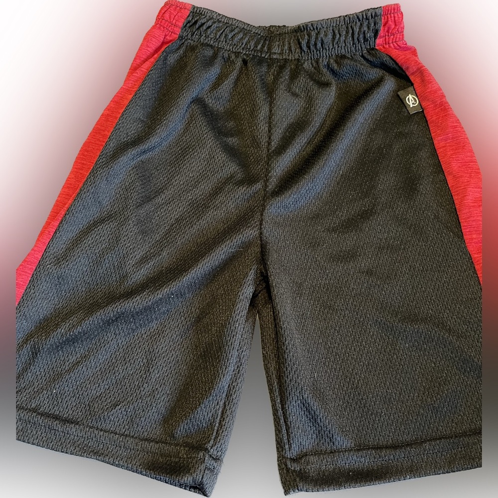 🌹Boys Marvel Avengers Shorts Size 7‎